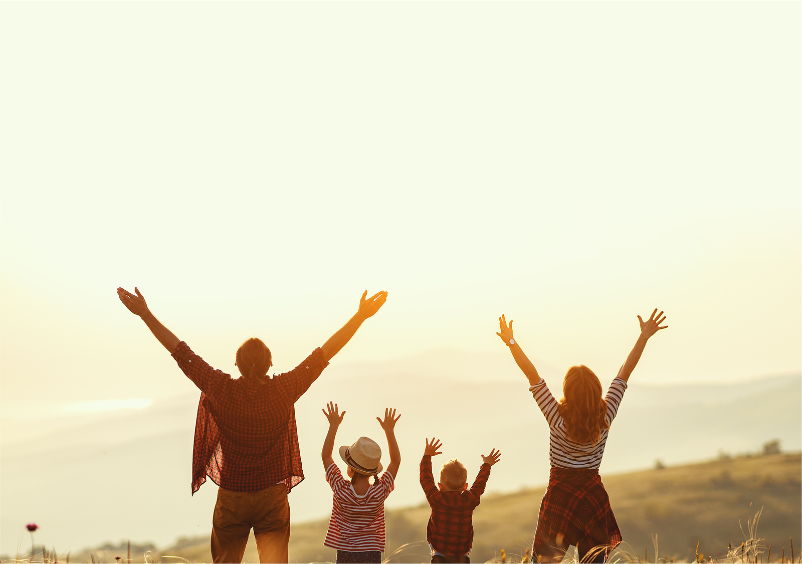 Mostra a felicidade da mãe e da filha com o loteamento.